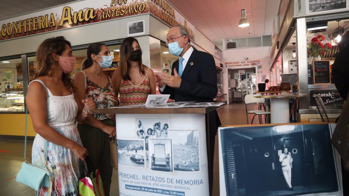 Exposición fotográfica de José Antonio Berrocal en el mercado del Carmen