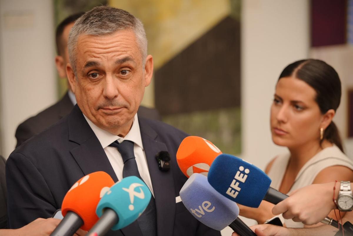 Las imágenes del pleno de la Asamblea de Extremadura en el que Gallardo ha tomado posesión como diputado