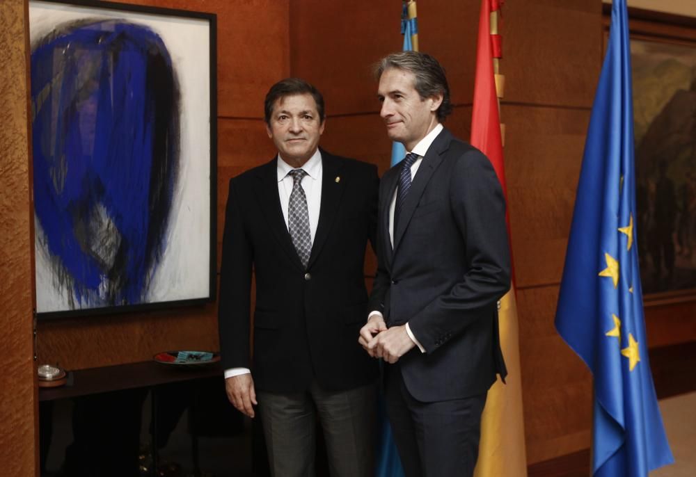 Reunión de Javier Fernández con el ministro de Fomento, Íñigo de la Serna