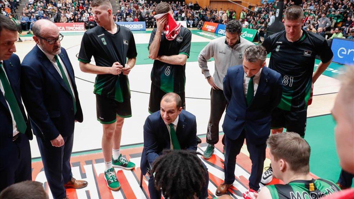 La plantilla del Joventut durante un encuentro