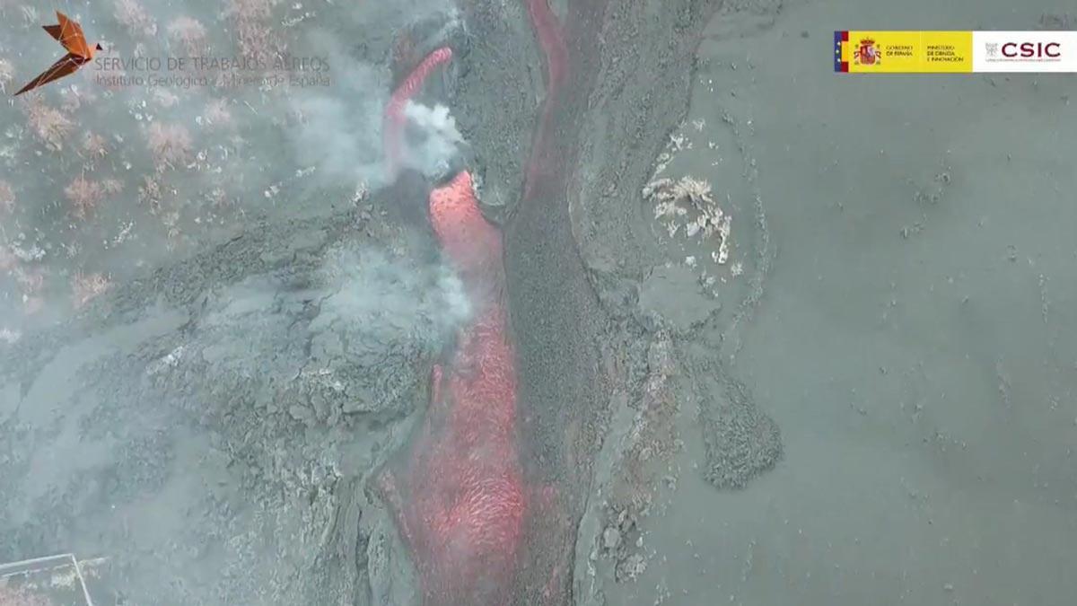 La lengua de lava del volcán de La Palma, a vista de dron.