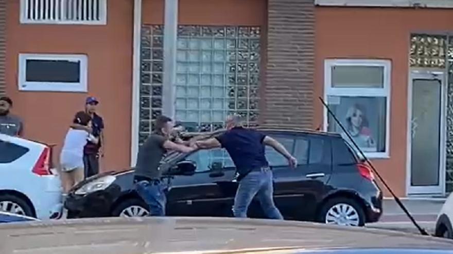Un hombre apuñala a otro por una deuda en plena calle en València