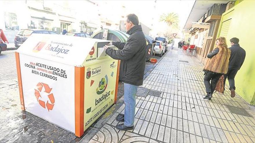 El Ayuntamiento de Badajoz no prevé más contenedores para aceite