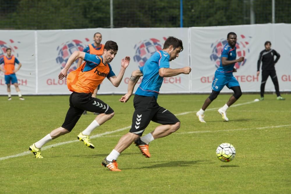 Entrenamiento del Real Oviedo y alumnos del Loyola