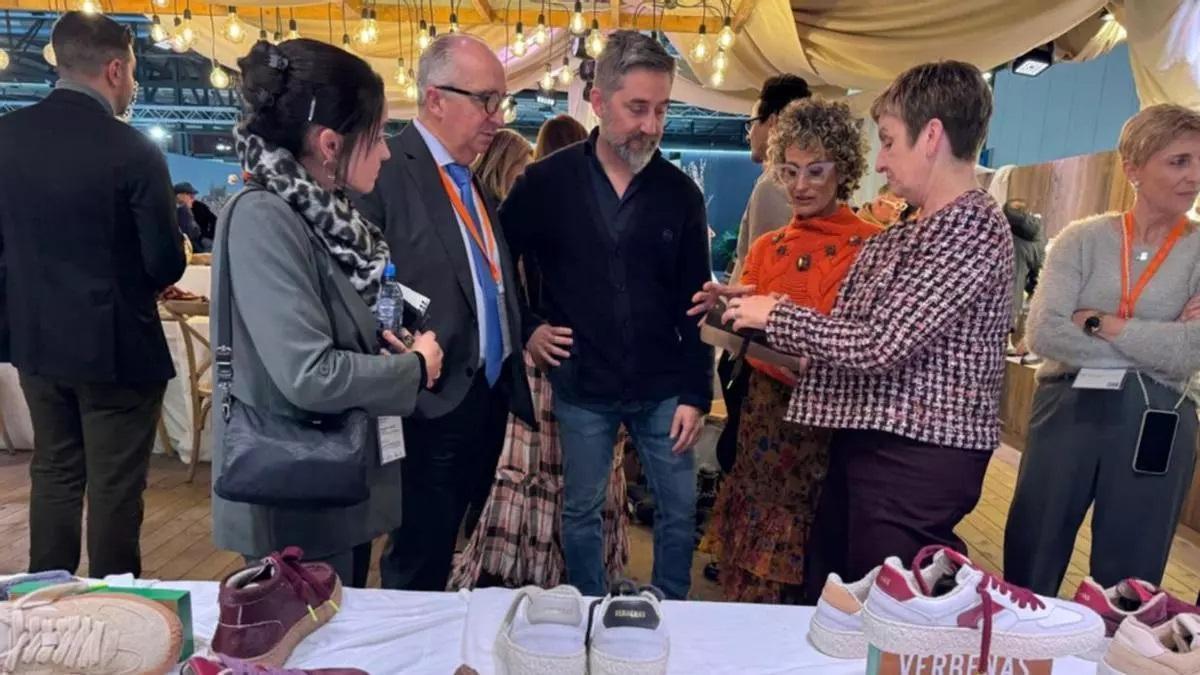 La consellera Marián Cano en la feria de Milán del Calzado.