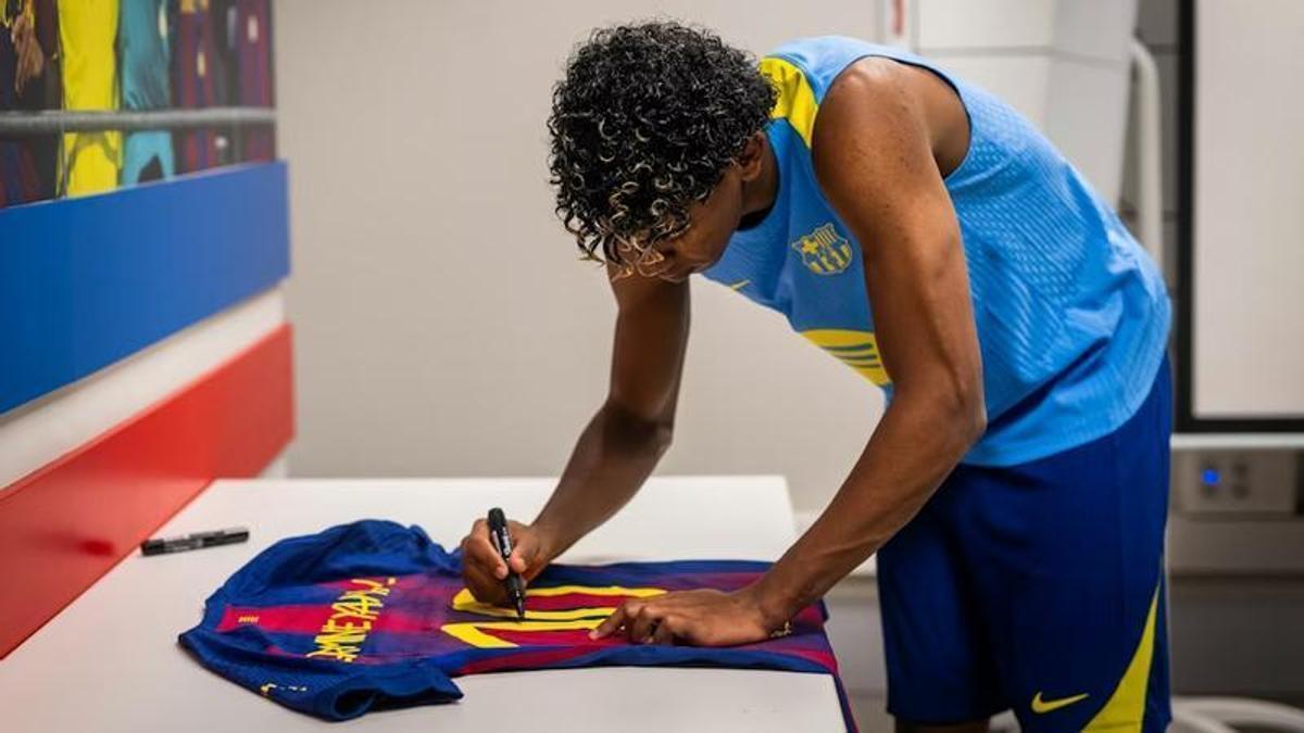 La camiseta de Lamine Yamal, la más valorada en la subasta de la Fundació FC Barcelona