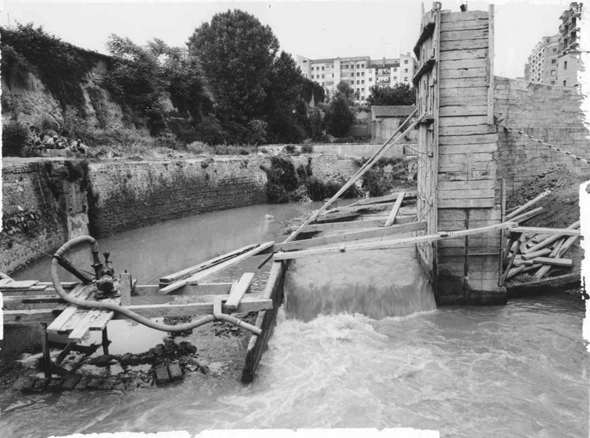 Cubrimiento del Huerva en Paseo de la Constitución en 1969 (2).jpg