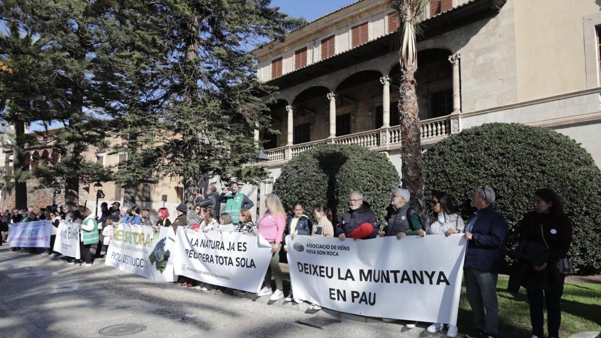 La plataforma se manifestó el pasado mes de febrero ante el Consolat de Mar.