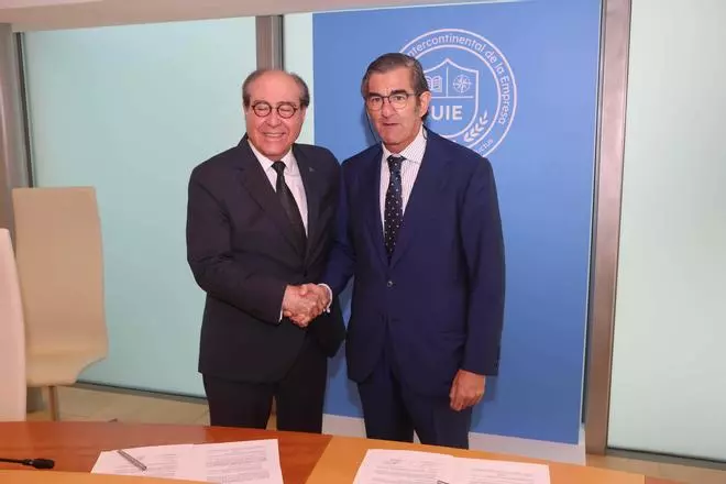 Firma de convenio entre la universidad privada de Abanca y HM Hospitales para poner en marcha un grado de enfermería