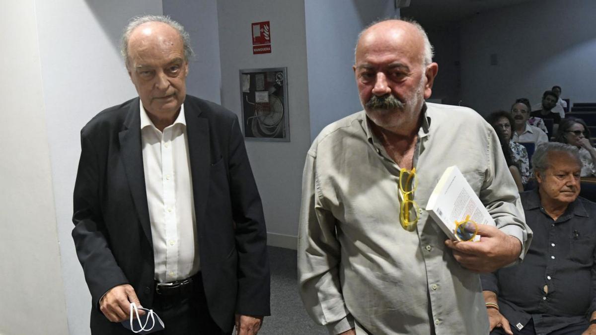 Vila-Matas celebra en Murcia la acogida de su última novela | ISRAEL SÁNCHEZ