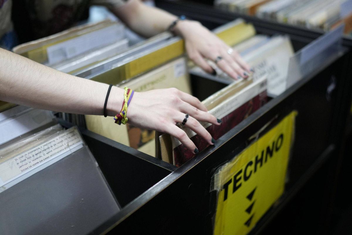 Barcelona 09/07/2025 Cierra Discos Revolver, la mítica tienda de música de la calle Tallers de Barcelona Fotografía de Ferran Nadeu