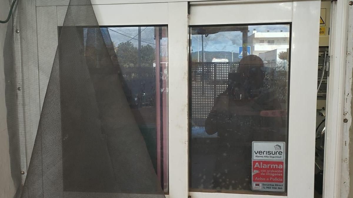 Imagen de la ventana forzada en la hamburguesería Vynil
