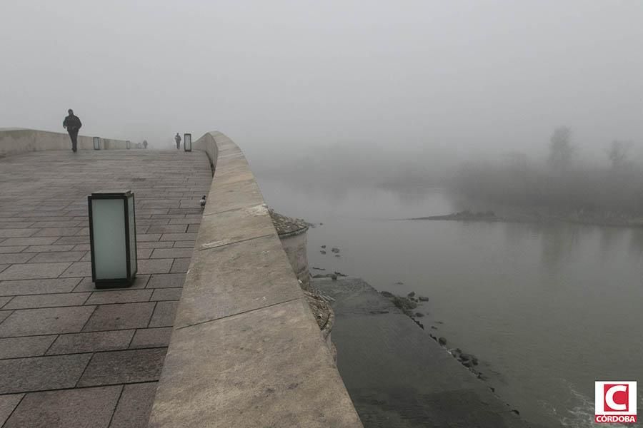 El amanecer de Córdoba bajo la niebla.