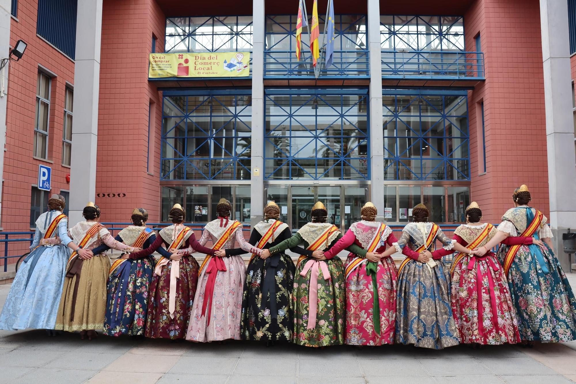 María Estela, la corte, Quart y Xirivella honran a la senyera más viajera de las Fallas