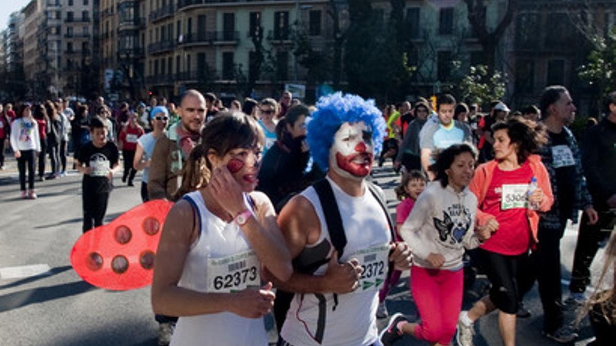 Participantes de la Cursa de El Corte Inglés, por la calle de Aragón