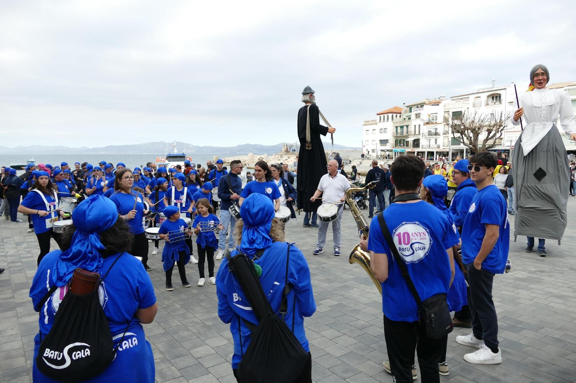 La Batuscala celebra 10 anys desembarcant a la platja de les Barques de l'Escala