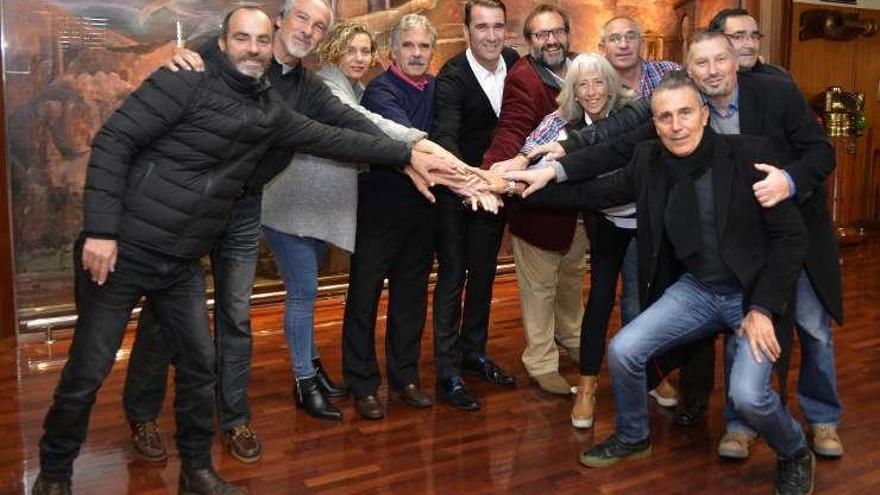 Garmendia, en el medio, con su candidatura.