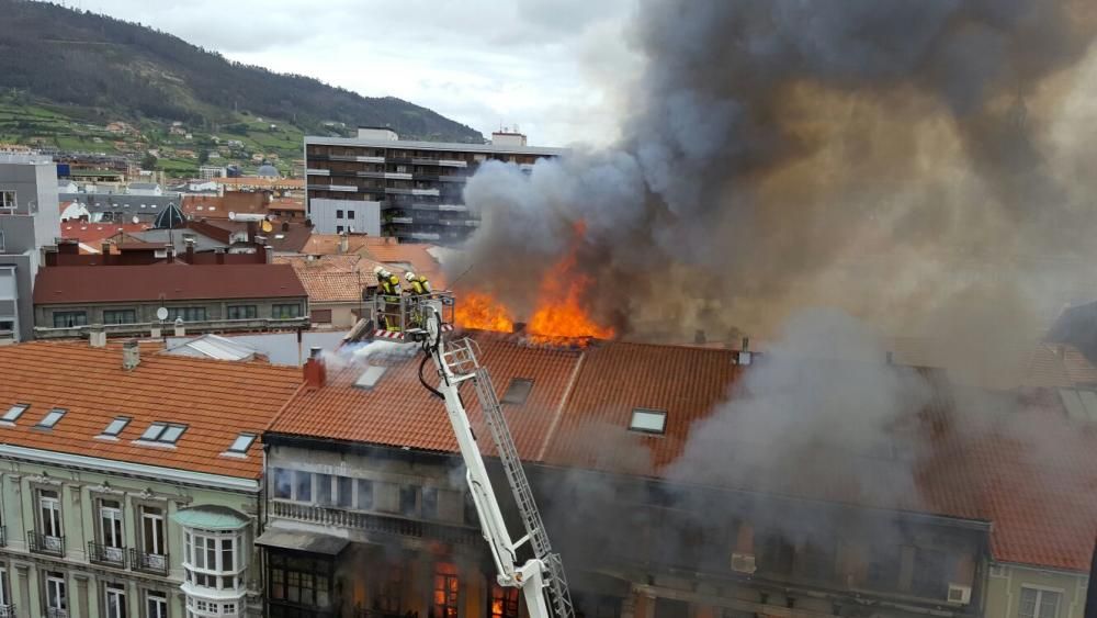 Incendio en la calle Uría de Oviedo