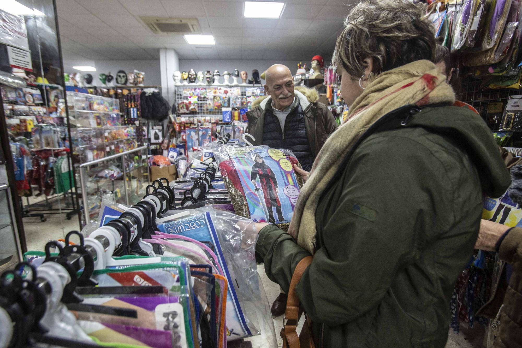 Los disfraces de Miércoles y el maquillaje de Avatar, los reyes del Carnaval 2023 en Alicante