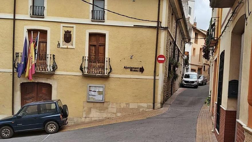 Calles vacías en Castell de Castells.