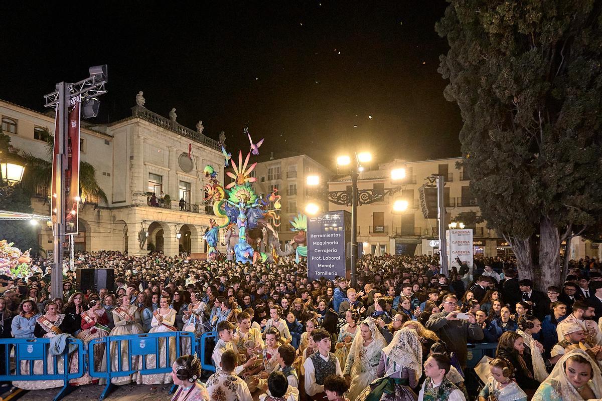 El Bateig Faller y el pasacalle posterior condiciona la hora de comienzo.