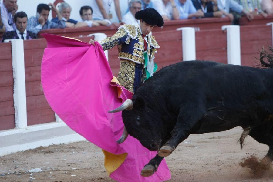 Toros en San Pedro: Cayetano, por la puerta grande