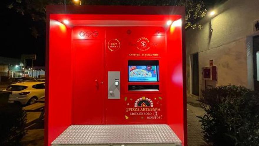 Llega a Ibiza la primera máquina expendedora de pizzas