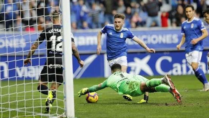 Viti encara a Munir en el choque de la primera vuelta.