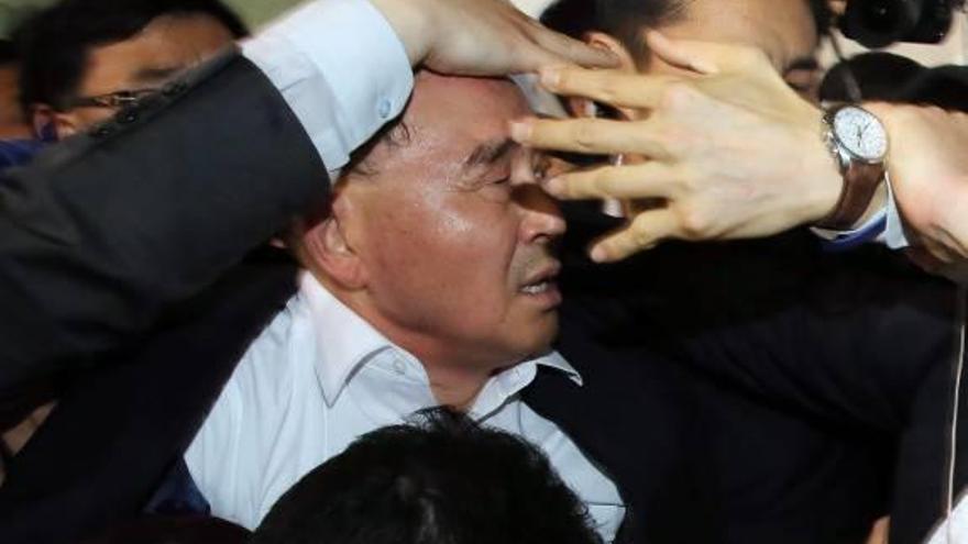 El primer ministro surcoreano fue atacado por familiares.