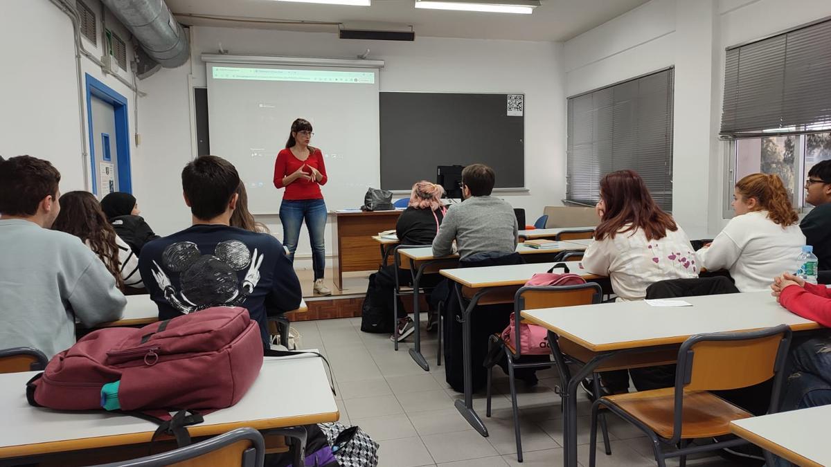 Imagen de archivo de alumnos en la UA durante una clase.