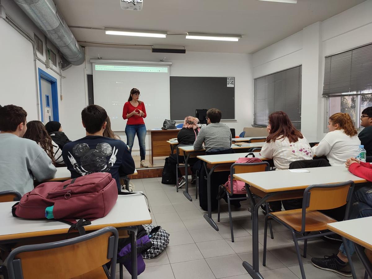 Alumnos de Filología Catalana de la UA durante una clase.
