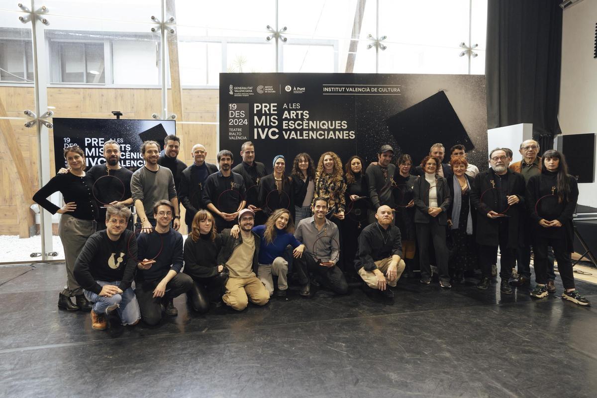 Foto de familia de los premiados