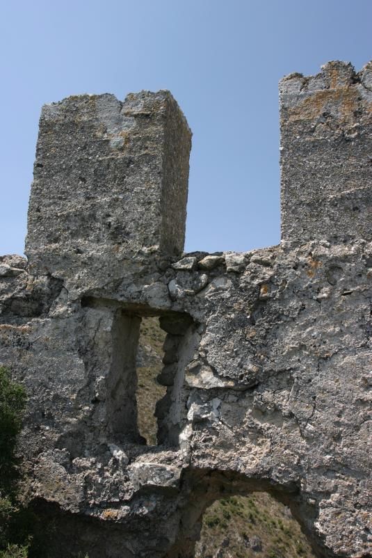 Aspillera en el castillo de Alcalà.