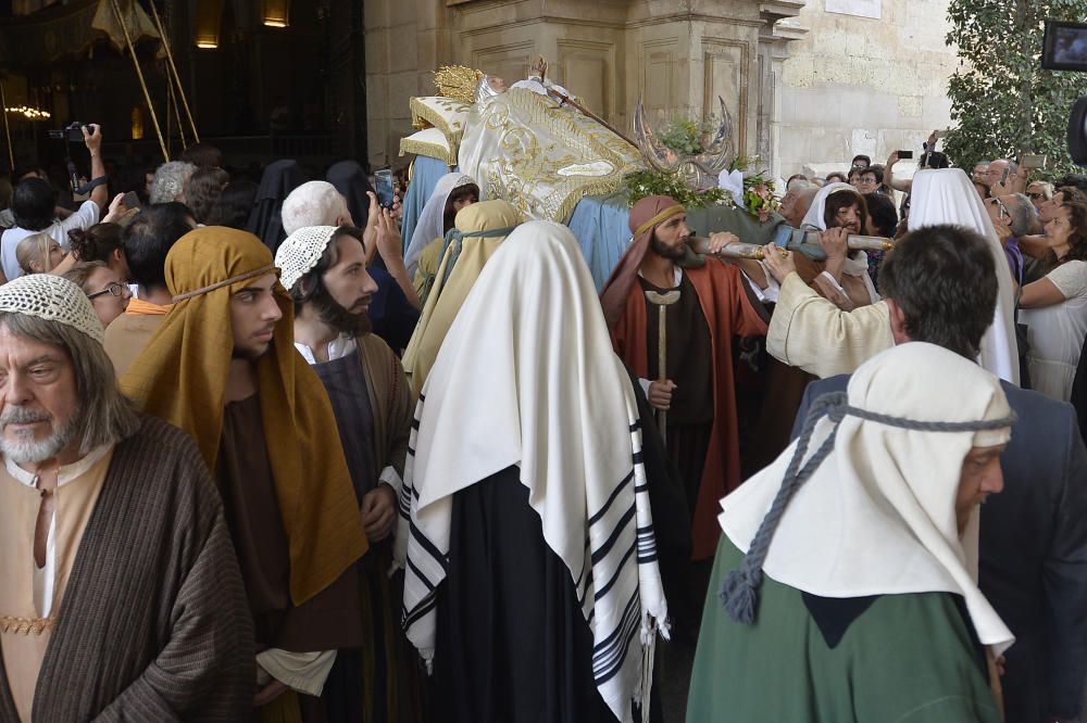 Procesión del entierro de la Virgen en Elche