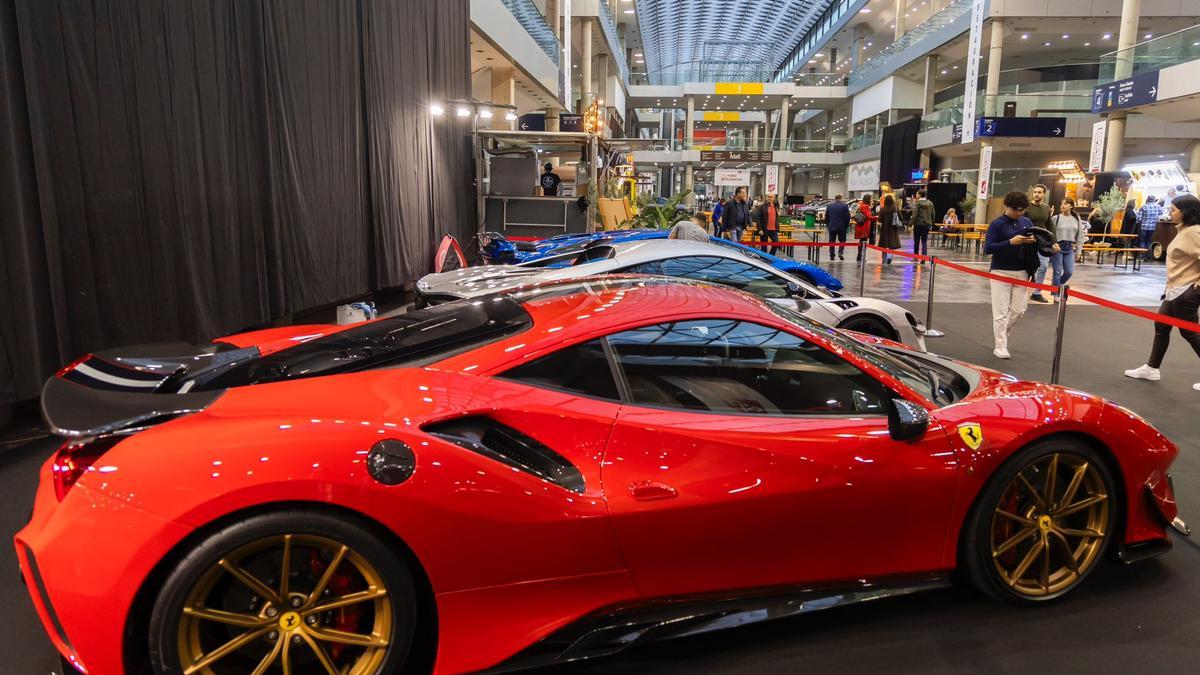 Ambiente y buena afluencia de visitantes a la Feria del Automóvil de Valencia