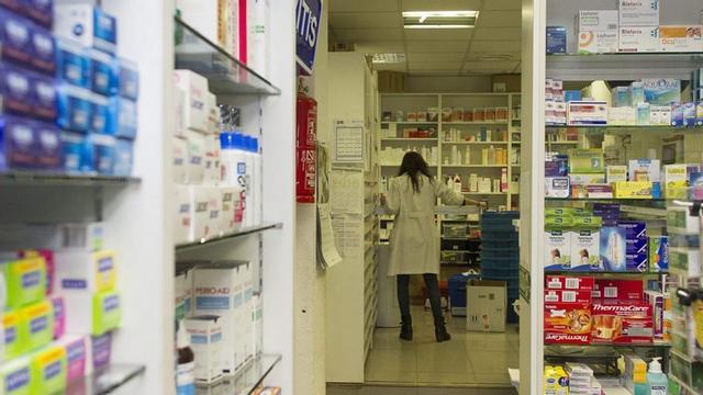 Medicamentos en la rebotica de una farmacia.