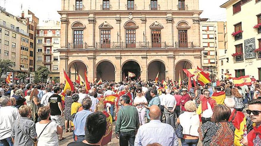 El informe de la policía ve «sencillo» saltar a la azotea del Ayuntamiento desde otras fincas