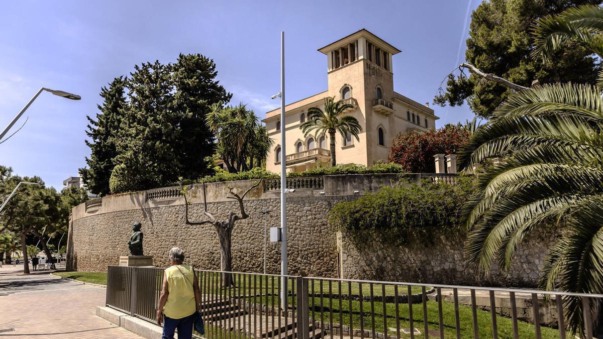 FOTOS | Alertan del riesgo de derrumbe del muro de Villa Dragan, en el Paseo Marítimo de Palma