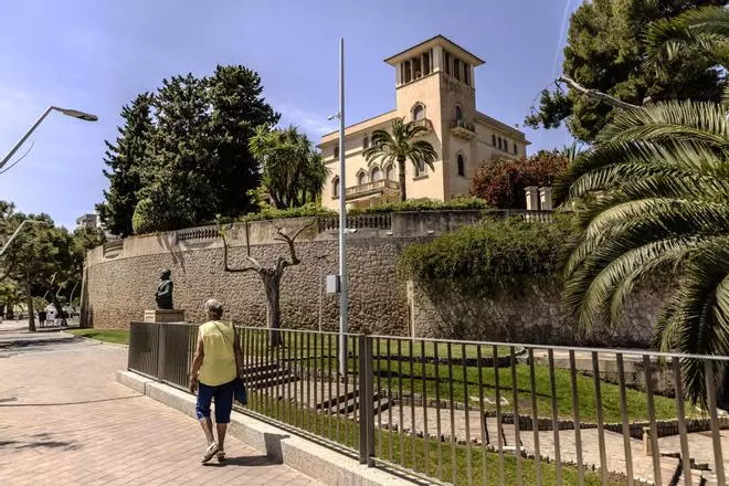 FOTOS | Alertan del riesgo de derrumbe del muro de Villa Dragan, en el Paseo Marítimo de Palma