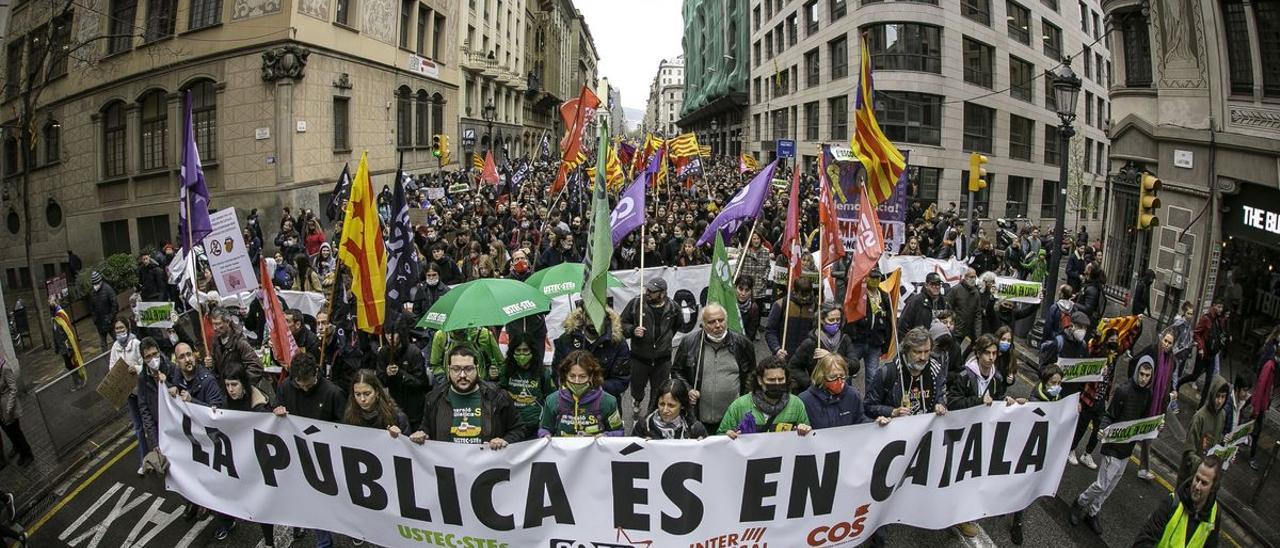 Protesta en defensa del uso del catalán en la escuela pública.