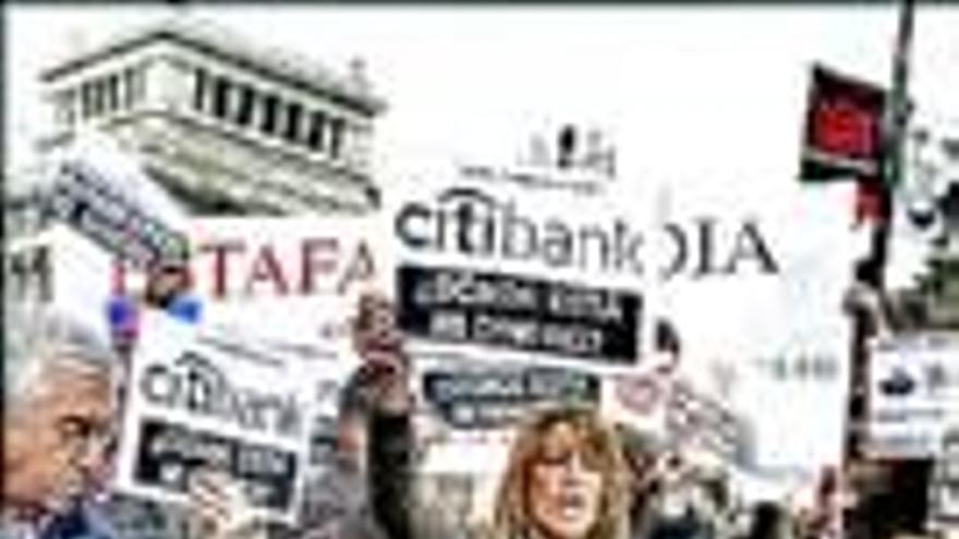 Protestas de afectados por Lehman Brothers