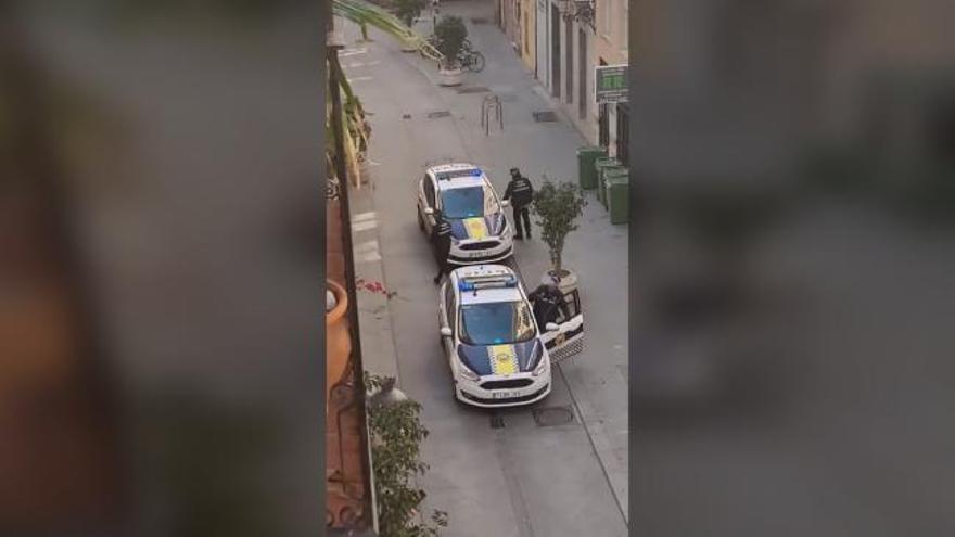 Felicitación de cumpleaños de la policía local de València a un vecino