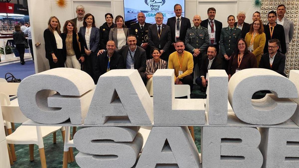 Carlos Botana, con los participantes en la jornada celebrada en la feria Navalia.