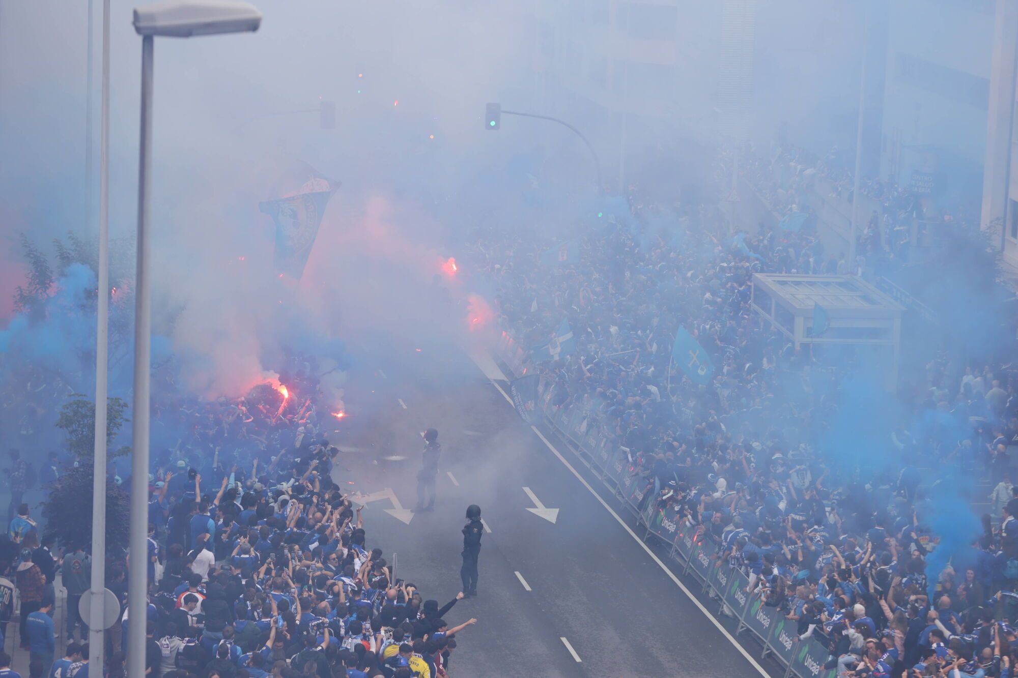 Así fue el recibimiento de la afición al Real Oviedo y toda la previa del último partido de la temporada