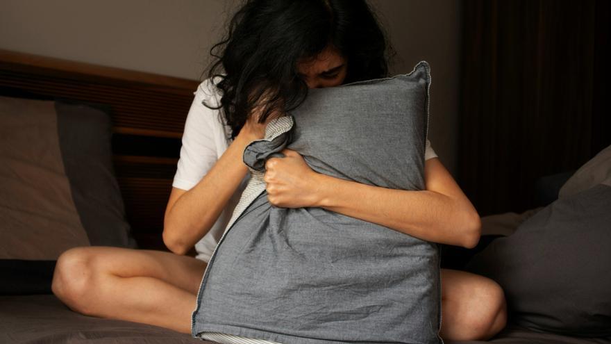 Dormir mal puede estar relacionado con problemas en la audición