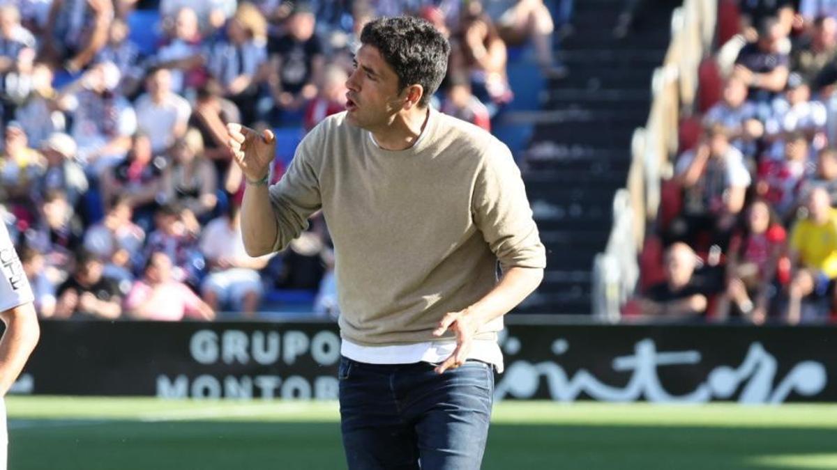Íñigo Vélez en Elda