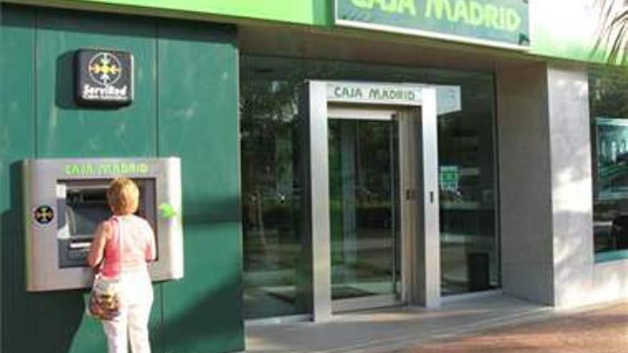 Caja Madrid recurre por tercera vez el pago de tasa por cajeros automáticos