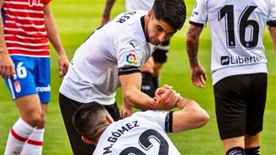 Carlos Soler levanta a Maxi Gómez el domingo contra el Granada