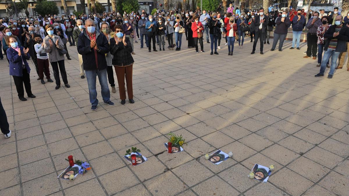 Concentración de repulsa en La Hoya que se celebró dos días después del asesinato.