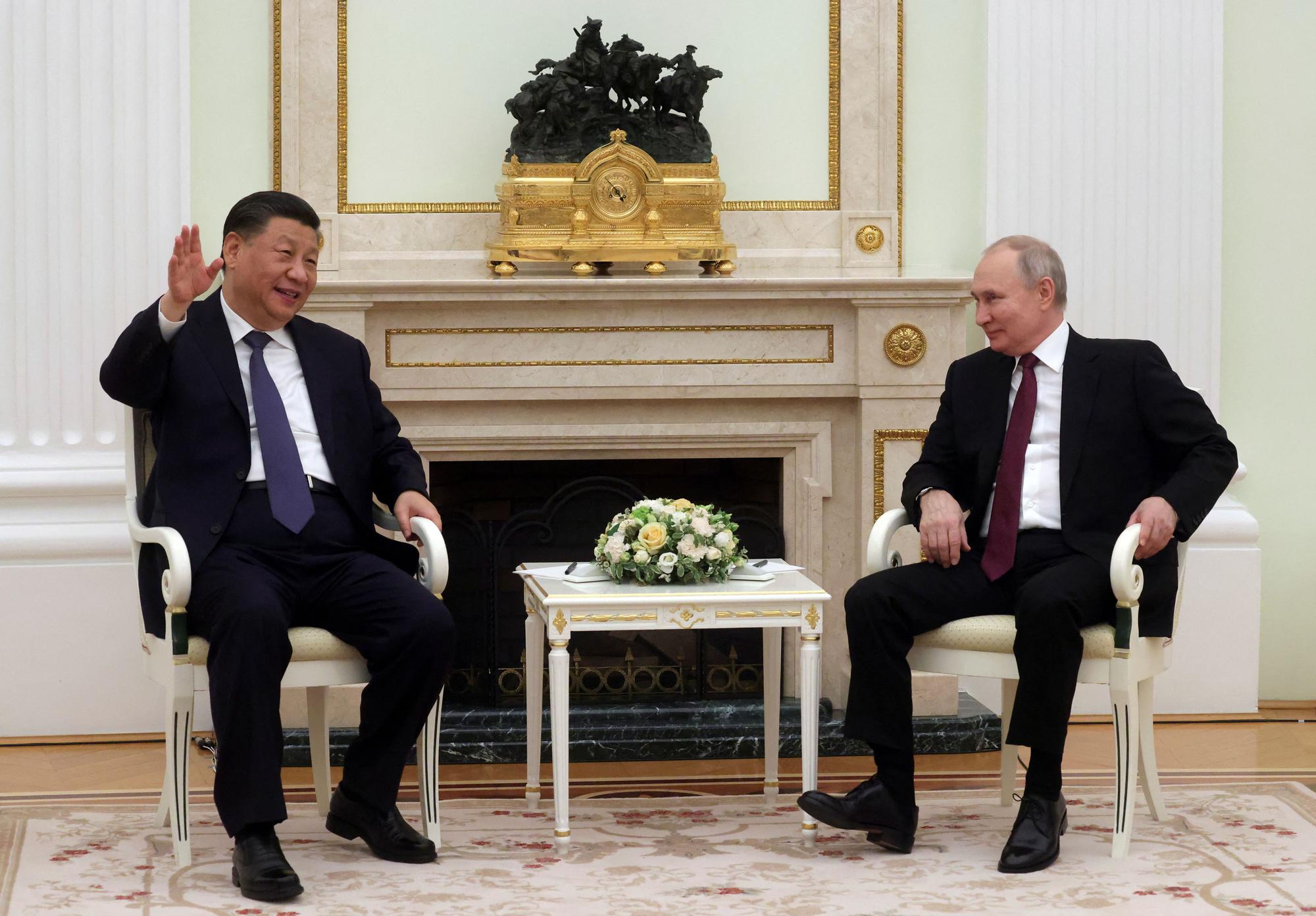 Xi Jinping y Vladimir Putin, en el encuentro en el Kremlin este lunes. EPC